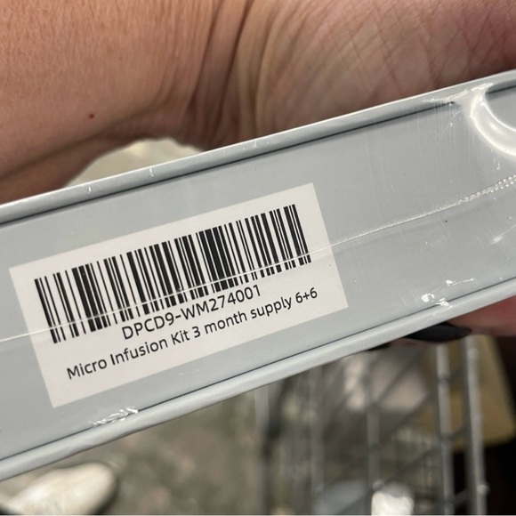 SERANOVA MICRONEEDLING INFUSION KIT 
3-MONTHS SUPPLY / SEALED $140 on Amazon - Picture 4 of 4